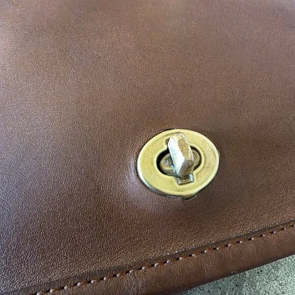 Vintage Coach 2325 British Tan NYC Glove Tanned Leather Turnlock Flap Bag USA
